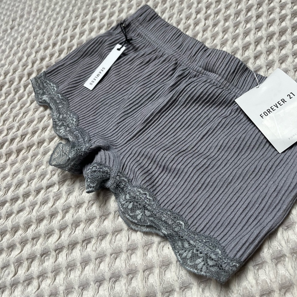 Forever 21 new booty shorts grey lace medium